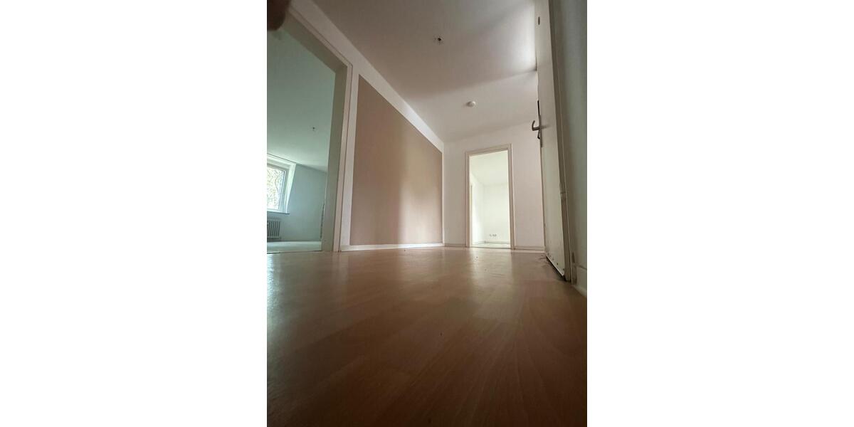 Dachgeschoßwohnung Duisburg Essenberg - 3 Zimmer, 82 m&sup2;, 500&euro; | Angebot:26428316