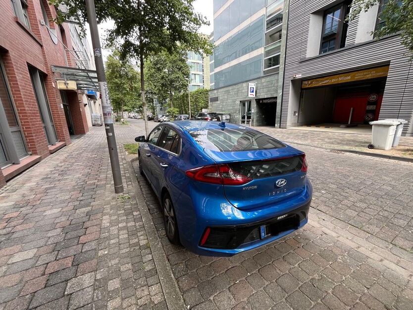 Hyundai IONIQ 83.000 km 12.900 € Düsseldorf 40212