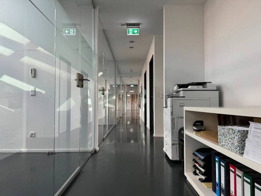 Großes Büro mit Blick über den Medienhafen - All-in-Miete