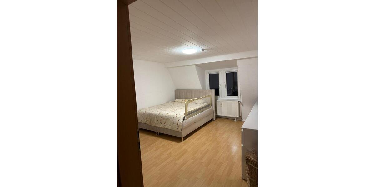 Dachgeschoßwohnung Solingen Ohligs - 3 Zimmer, 93 m&sup2;, 1.160&euro; | Angebot:26033785