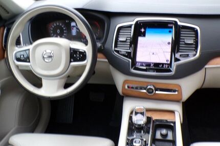 Volvo XC90 114.000 km 44.840 € Düsseldorf 40468