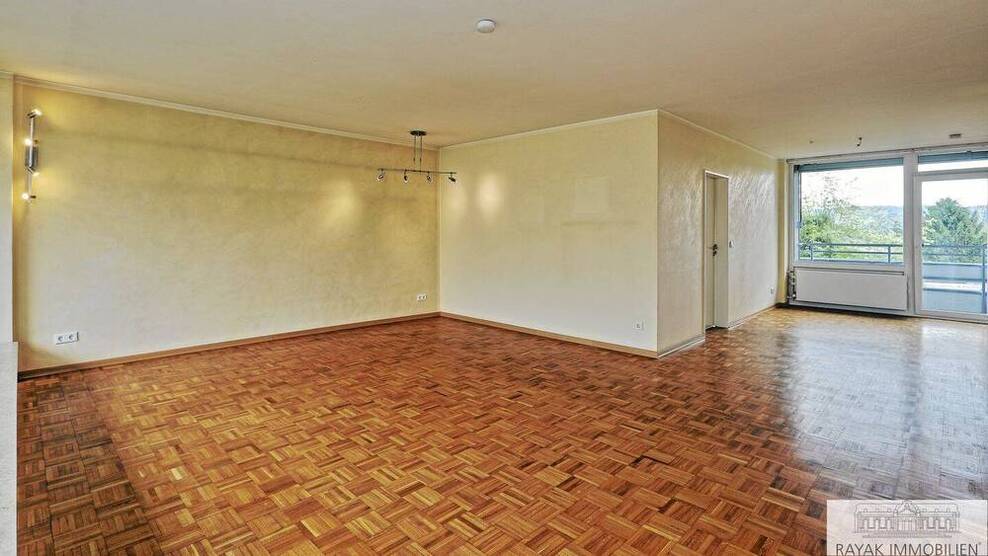 Licht, Luft und Lage - 103?m² Wohnkomfort mit zwei Balkonen und Tiefgaragenplatz in Mörsenbroich