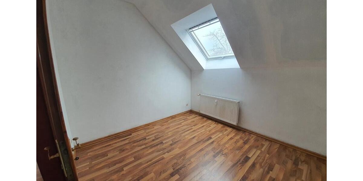 Dachgeschoßwohnung Duisburg Mittelmeiderich - 3 Zimmer, 1 m&sup2;, 700&euro; | Angebot:25590266