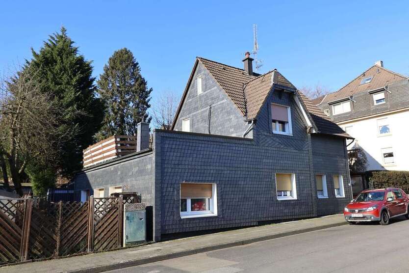 Haus zum Kaufen in Solingen 198.000 € 159.42 m²