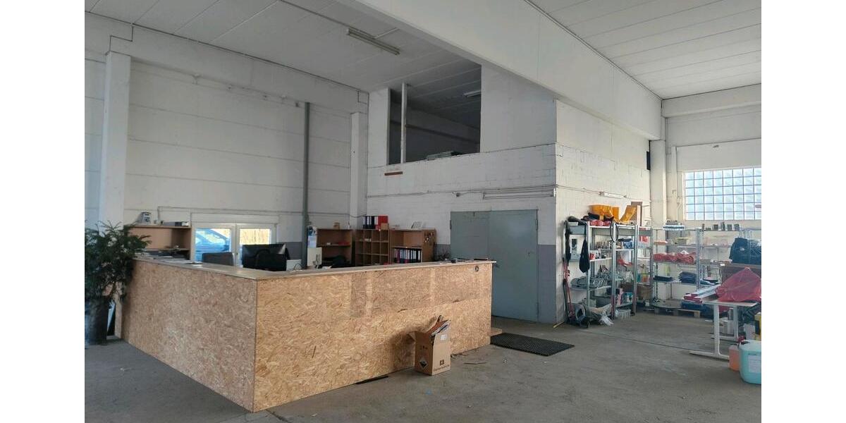 Lagerhalle in Wedau mit Büro und großer Außenfläche zimmer