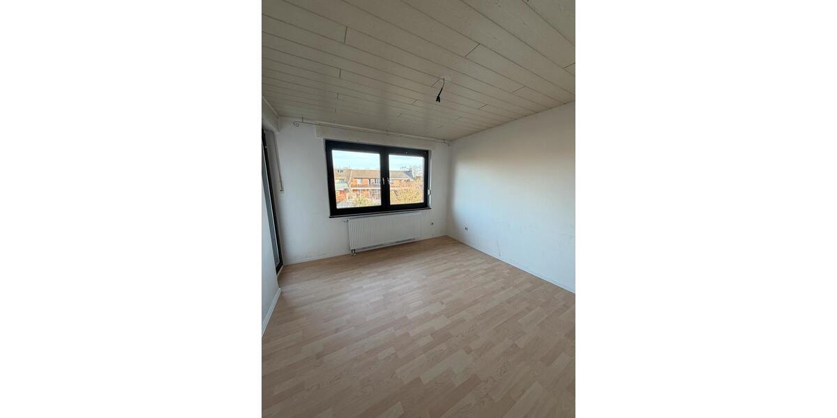 3-Zimmer-Wohnung mit Balkon, Garten & Keller in Kleinenbroich 3 zimmer