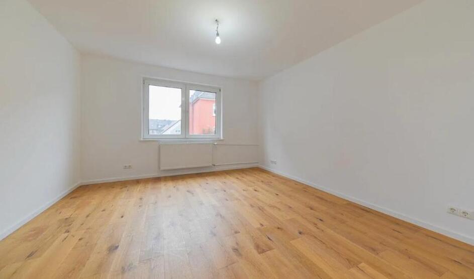 *BEZUGSFREIE 2 ZI Wohnung MIT SÜD-BALKON*+Garage+Aufzug