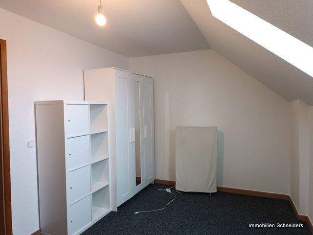 MG-Giesenkirchen - Teilmöblierte, gemütliche 2-Zimmer-DG-Wohnung für eine Einzelperson ab Mitte Februar zu mieten !! 2 zimmer