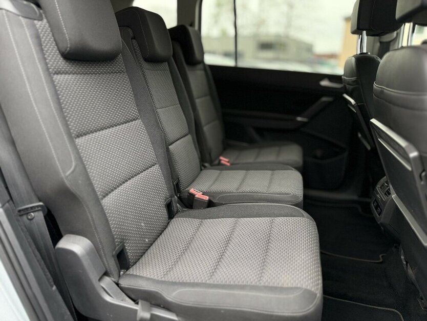 VW Touran 7-Sitze/Discover Pro/ACC/AHK/Automatik 110.000 km 24.490 € Mönchengladbach 41066