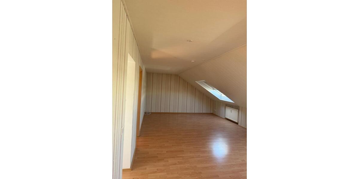 Dachgeschoßwohnung Düsseldorf Stadtbezirk 9 - 2 Zimmer, 52 m&sup2;, 650&euro; | Angebot:26285612