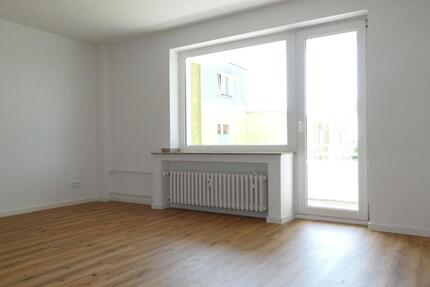 *** Attraktive 3-Zi.-Whg. mit Balkon! Erstbezug nach Sanierung! *** 3 zimmer