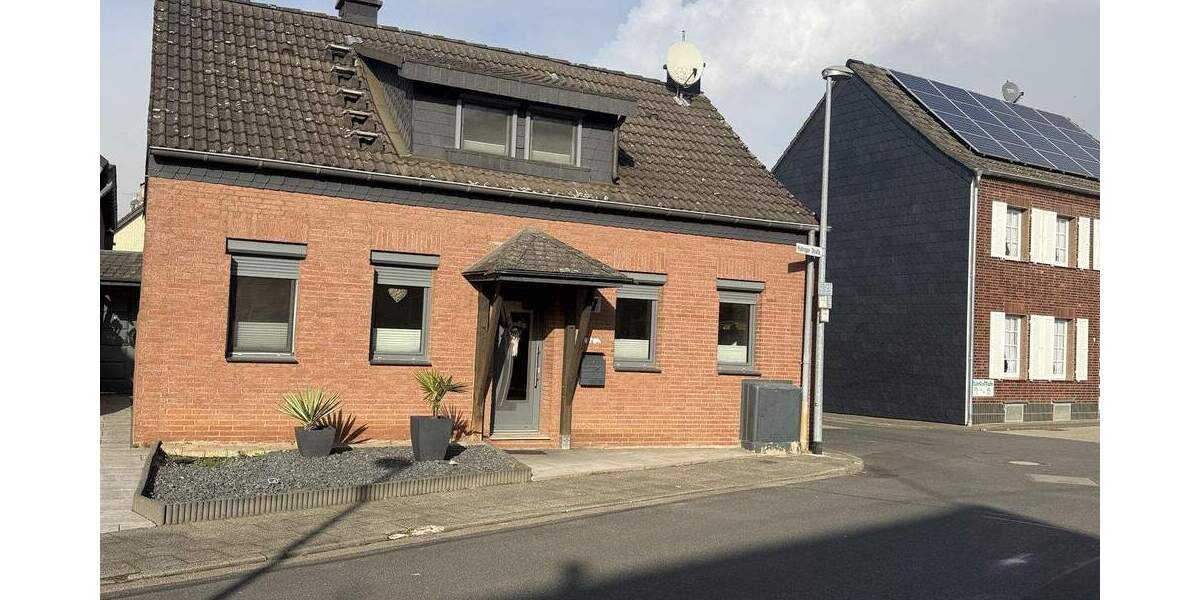 Einfamilienhaus in Bedburg Rath - modernisiert, Wintergarten-Feeling & große Doppelgarage 4 zimmer