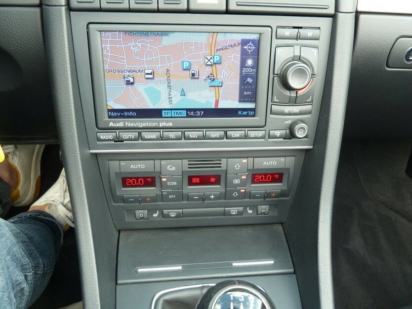 Audi A4 Cabrio 1.8 T Leder E-dach Navi kl. Mängel 161.000 km 4.900 € Ratingen 40885