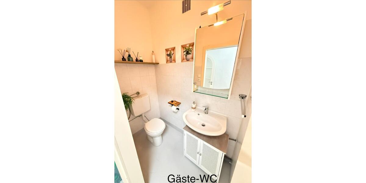 Große 4,5-Zimmer-Wohnung ca. 140 m² in Düsseldorf (Etagenwohnung) 4.5 zimmer