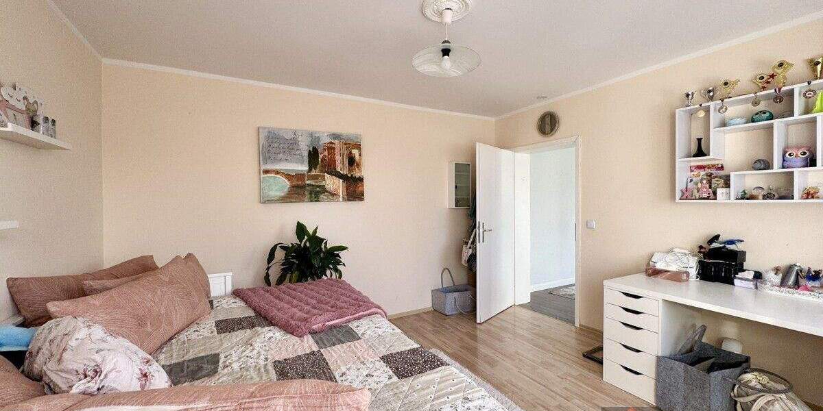 Sonnige Eigentumswohnung mit zwei Balkonen und großer Terrasse in Düsseldorf-Eller 3 zimmer