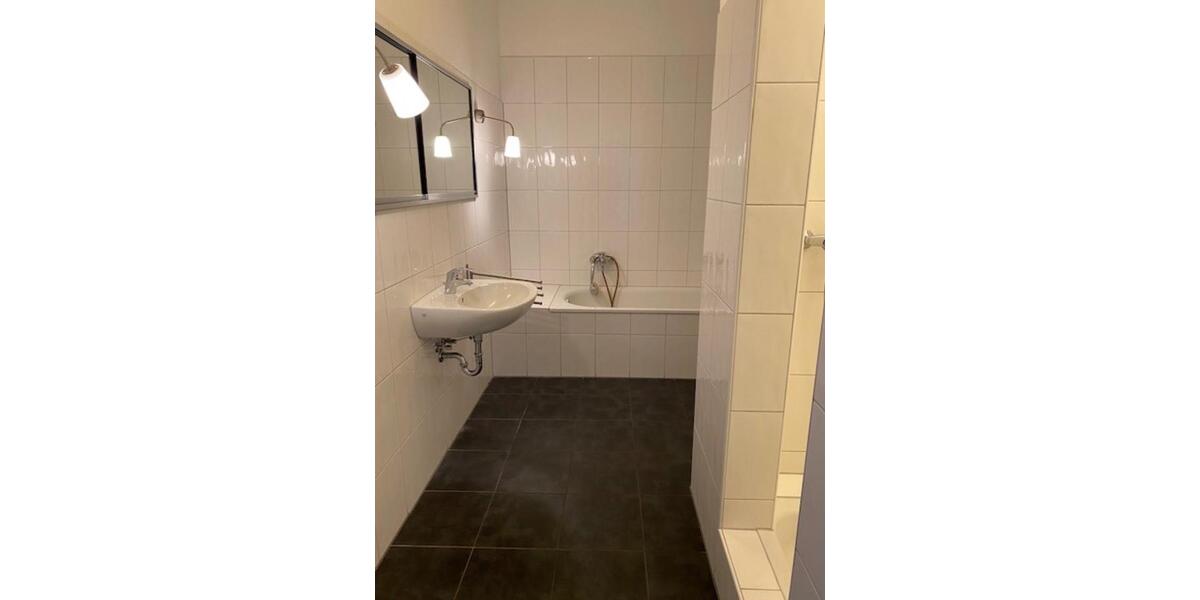 Erdgeschoßwohnung Krefeld - 3 Zimmer, 120 m&sup2;, 1.250&euro; | Angebot:25714479