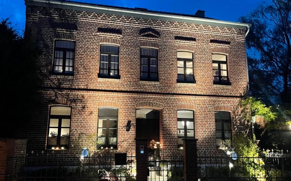 Einfamilienhaus Mönchengladbach West - 7 Zimmer, 290 m&sup2;, 3.600&euro; | Angebot:26126569