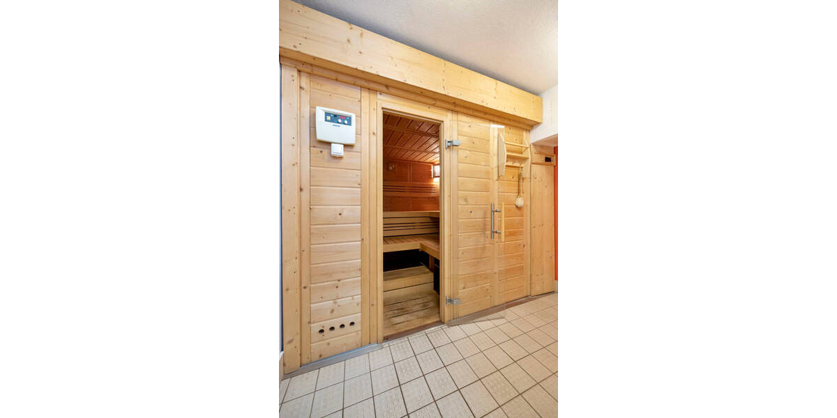 Ihr Rückzugsort im Grünen: Stilvolle Gartenwohnung mit Terasse und Schwimmbad 5 zimmer