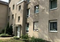 Großzügige 3-Zimmer-Erdgeschoss-Wohnung mit Balkon, Dusche, Wanne und Laminat