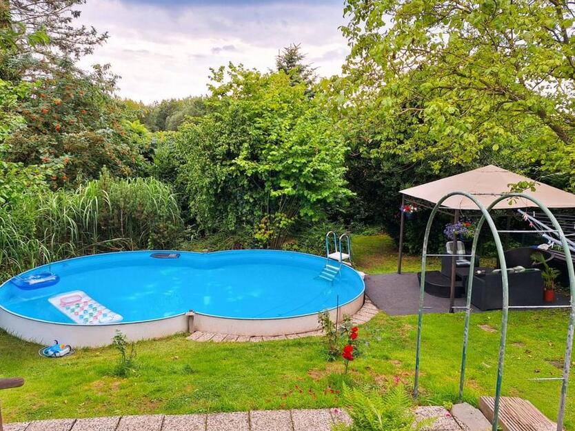 Freundliches 5,5-Zimmer-Haus mit Terrasse, Kamin, Pool und Sauna