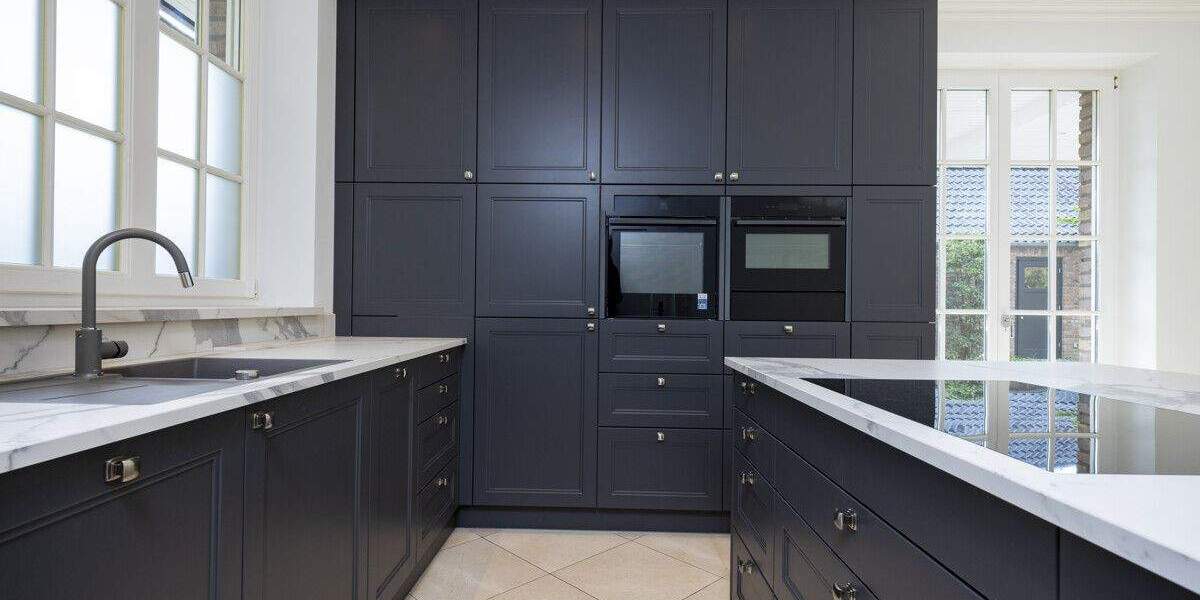 Exklusives Wohnen in Top-Lage von Alt-Meererbusch - Noble Villenhälfte mit hochwertiger Ausstattung 7 zimmer