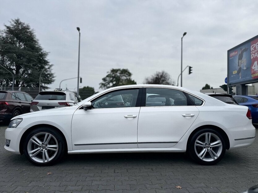 VW Passat 2,0 TDI Highline / Leder / SHD / Keyless 228.000 km 12.890 € Mönchengladbach 41066
