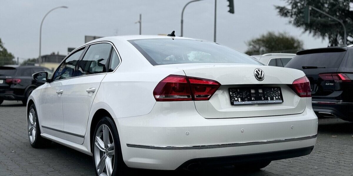 VW Passat 2,0 TDI Highline / Leder / SHD / Keyless 228.000 km 8.900 &euro; Mönchengladbach 41066