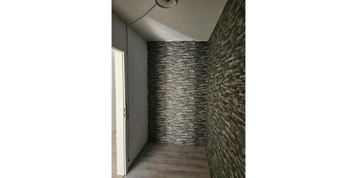 Dachgeschoßwohnung Remscheid Reinshagen - 3 Zimmer, 75 m&sup2;, 650&euro; | Angebot:25368080