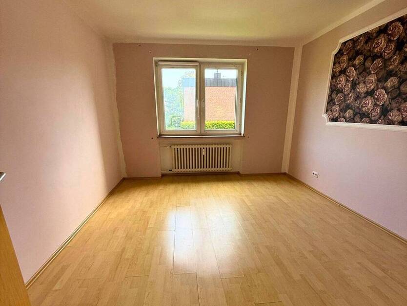 Attraktive Eigentumswohnung in Neuss Norf * leerstehend * gute Lage * Loggia * 4 Zimmer *