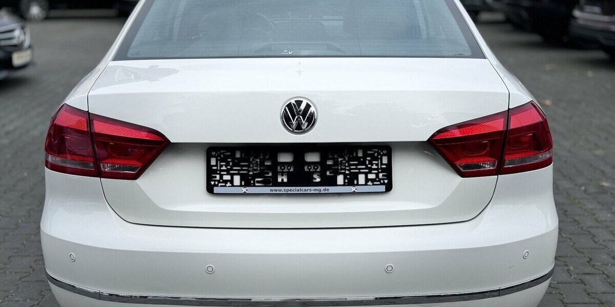VW Passat 2,0 TDI Highline / Leder / SHD / Keyless 228.000 km 8.900 &euro; Mönchengladbach 41066