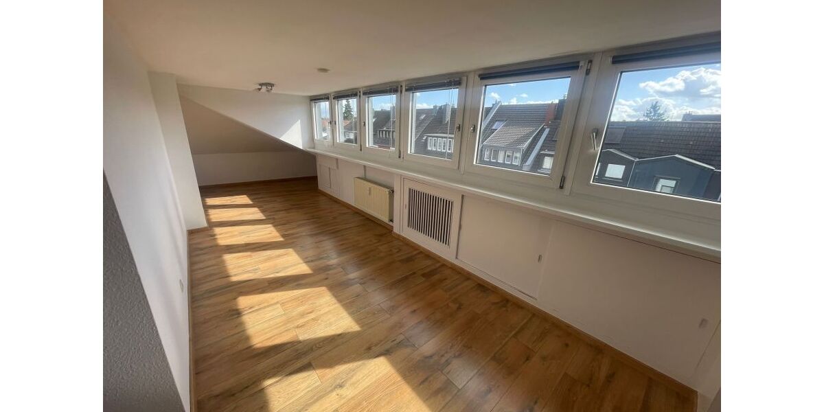 Provisionsfrei* SOFORT FREI! Rhein-nah - 2-Zm Penthouse Oberkassel - renoviert, Klimaanlage Einbauküche 55m² - Einfamilienhaus Düsseldorf Oberkassel | Angebot:27074522