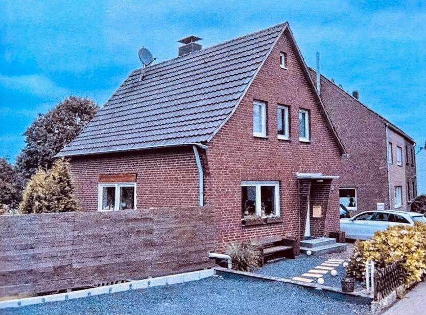 Kl. freistehendes Haus mit Keller, gr. Garten