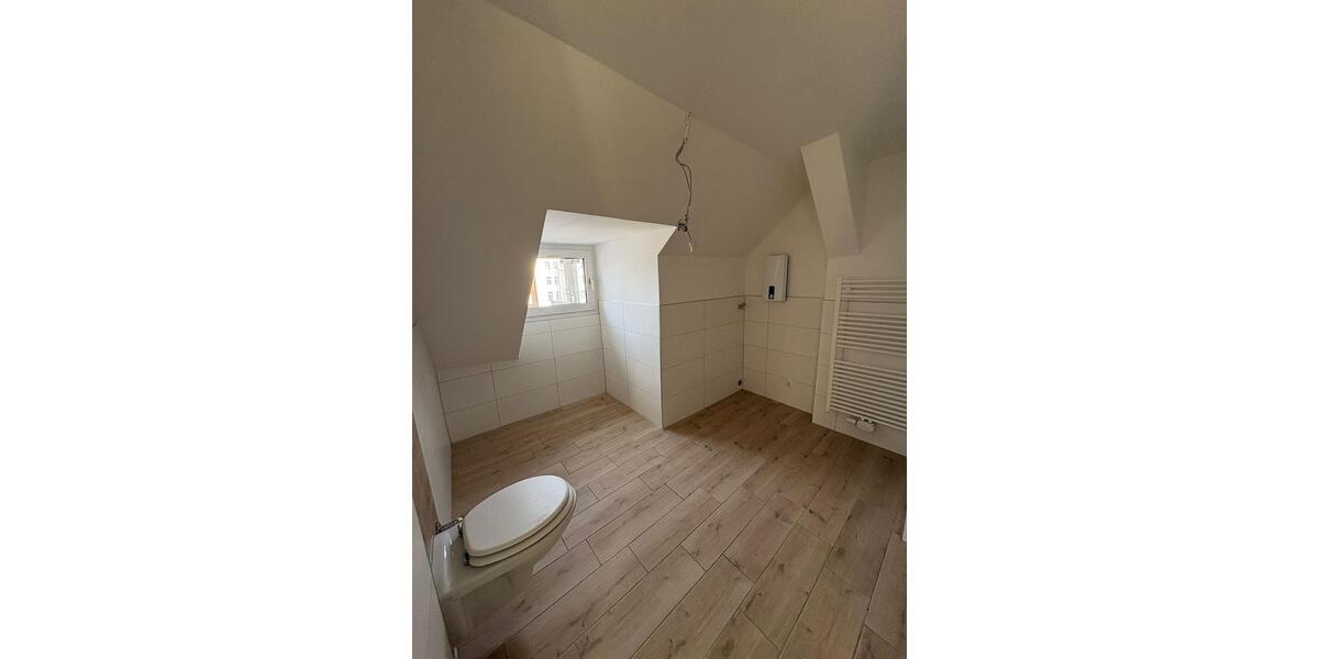 Großzügige 3,5 Zimmer-Wohnung im DG zu vermieten! 3.5 zimmer