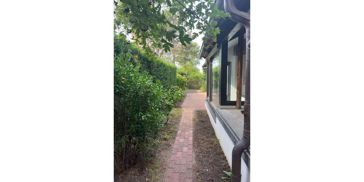 D-Kaiserswerth: Terrassenwhg., 2 Zimmer, ca. 80 m² Wohnfl., mit kl. Garten, ca. 60 m² Nutzfläche, Terrasse, Stellplatz 2 zimmer