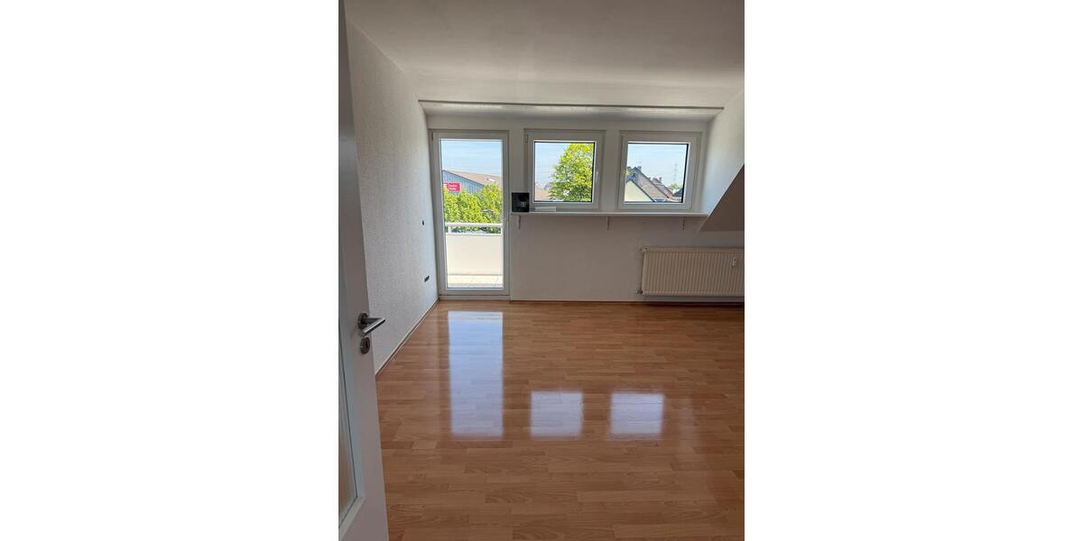 Dachgeschoßwohnung Neuss Holzheim - 3 Zimmer, 74 m&sup2;, 950&euro; | Angebot:26301695