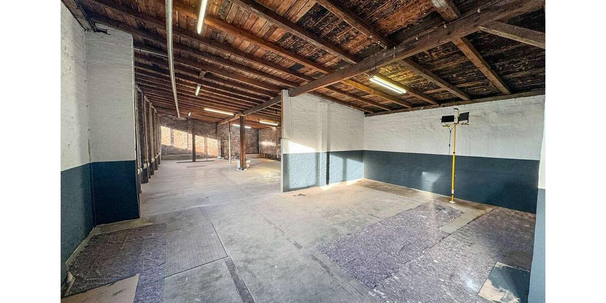 Halle – mit Rolltor in verkehrsgünstiger Lage Remscheids zimmer