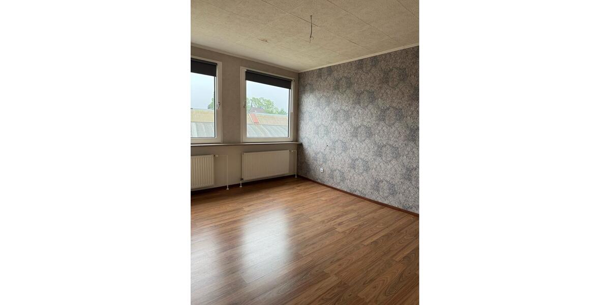 Etagenwohnung Düsseldorf Stadtbezirk 9 - 3 Zimmer, 120 m&sup2;, 900&euro; | Angebot:24535472
