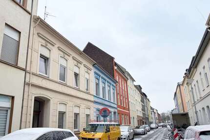 Haus zum Kaufen in Krefeld 329.000 € 284 m² 12 zimmer
