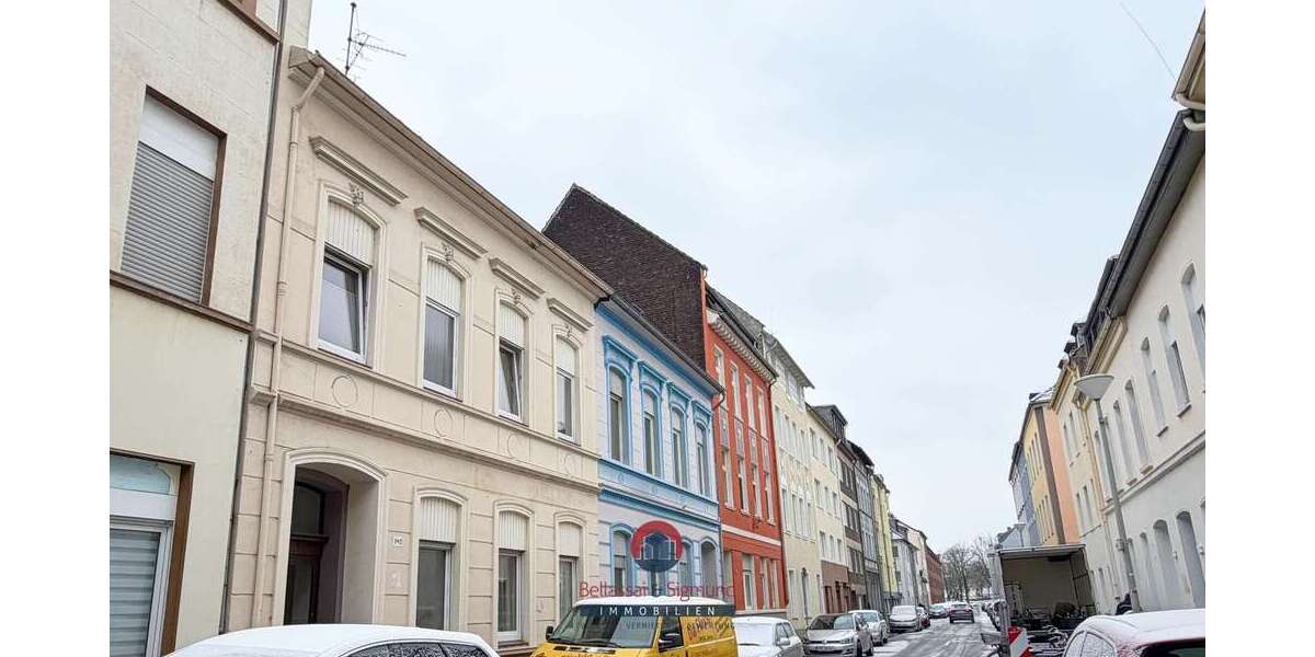 Haus zum Kaufen in Krefeld 329.000 € 284 m² 12 zimmer