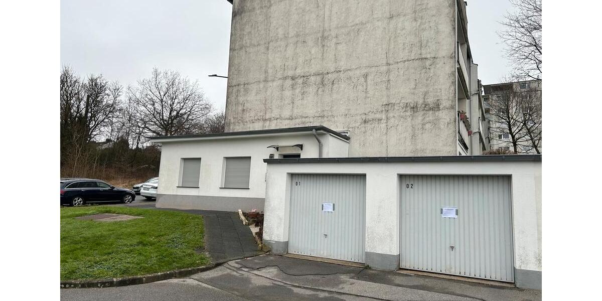 Laden Wohnung + 2 Garagen zu Verkaufen 2.5 zimmer