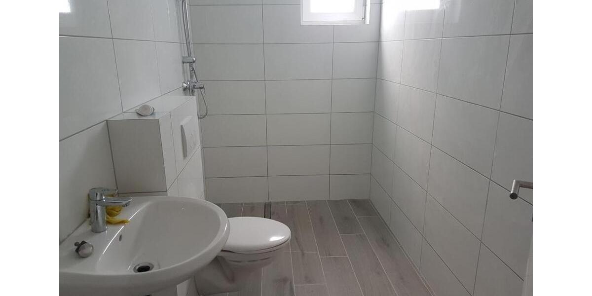 Laden Wohnung + 2 Garagen zu Verkaufen 2.5 zimmer