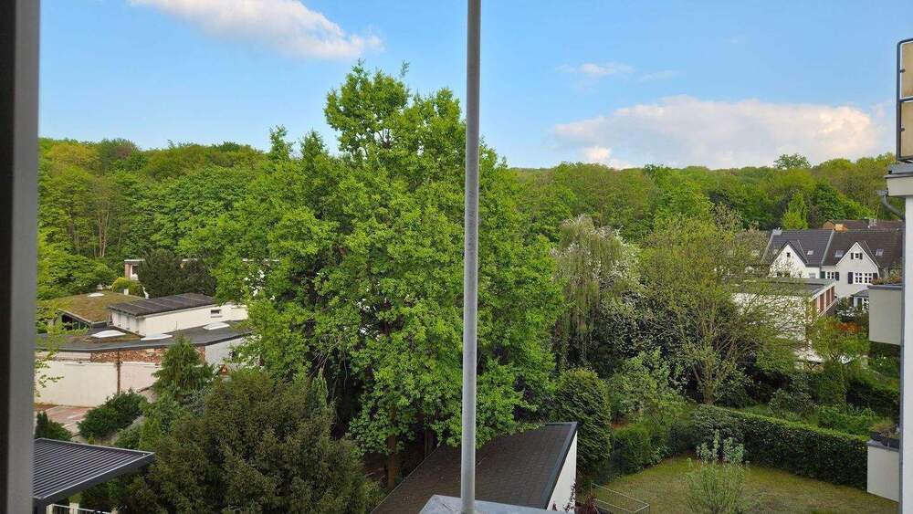 Etagenwohnung Düsseldorf Rath - 3 Zimmer, 92 m&sup2;, 1.250&euro; | Angebot:24656930