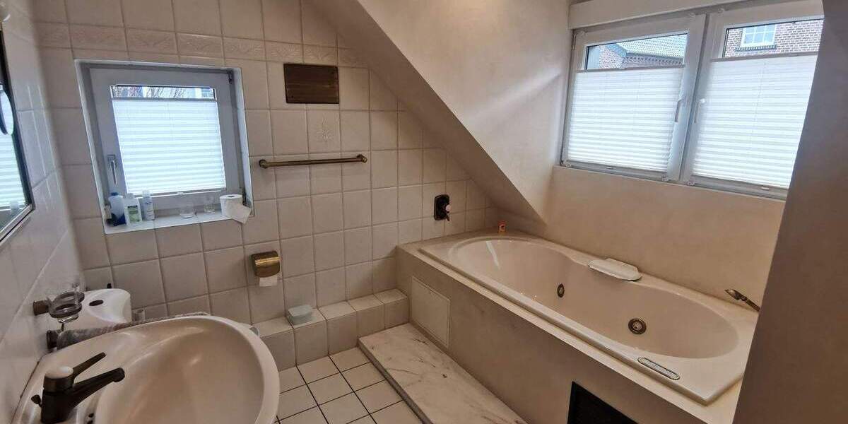 Einfamilienhaus Mönchengladbach Pongs - 7 Zimmer, 150 m&sup2;, 475.000&euro; | Angebot:25391355