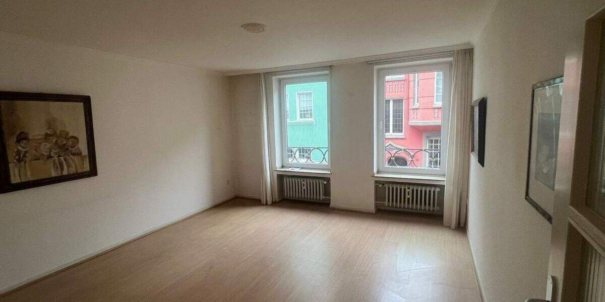 SCHÖN GESCHNITTENE DREIZIMMERWOHNUNG MIT EINBAUKÜCHE IM HERZEN VON NEUSS 3 zimmer