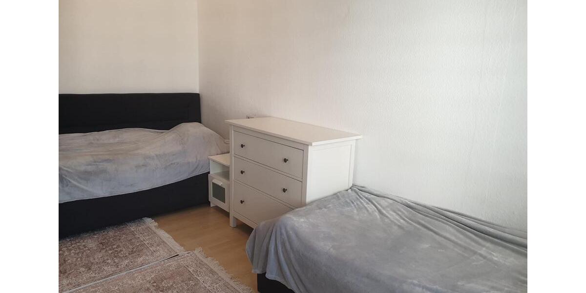 VOLLMÖBILIERTE MONTEUR WOHNUNG OSTWALL 4 zimmer