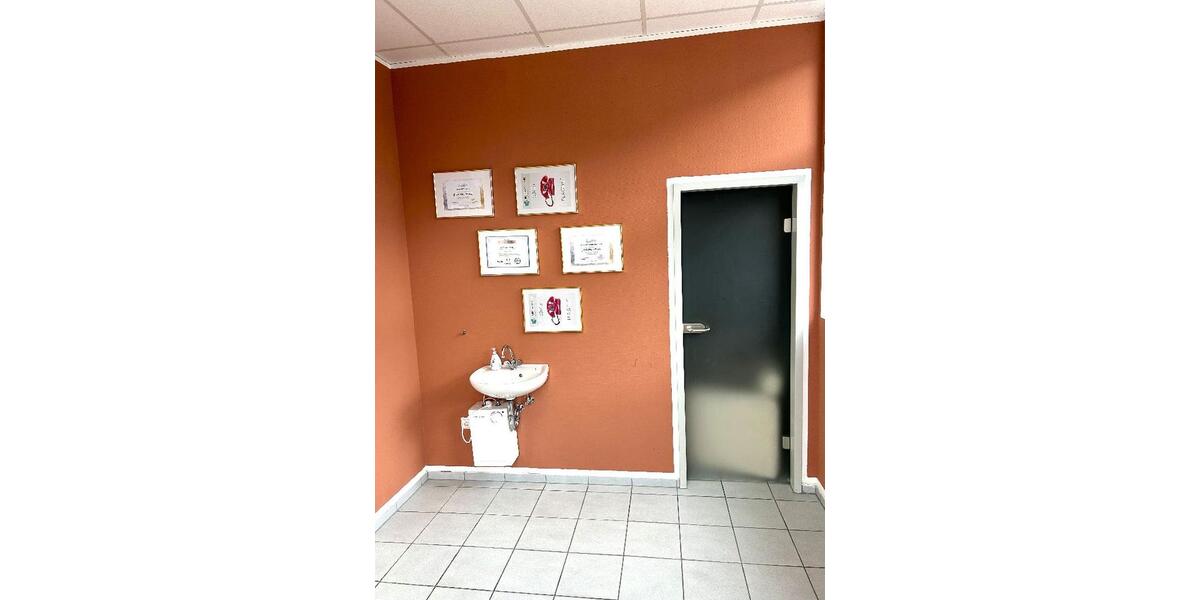 Vielseitig nutzbare Büro-Praxiseinheit in zentraler Lage von Leverkusen-Schlebusch! zimmer