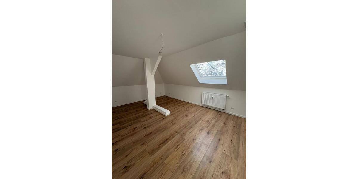 Großzügige 3,5 Zimmer-Wohnung im DG zu vermieten! 3.5 zimmer