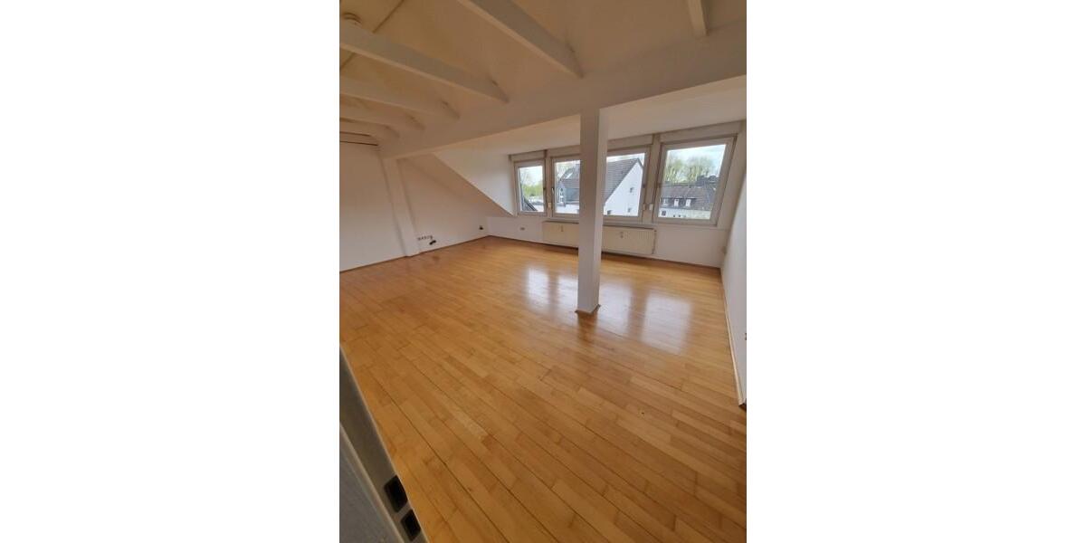 Ratingen: Helle Dachgeschosswohnung mit großem Wohnraum 2 zimmer