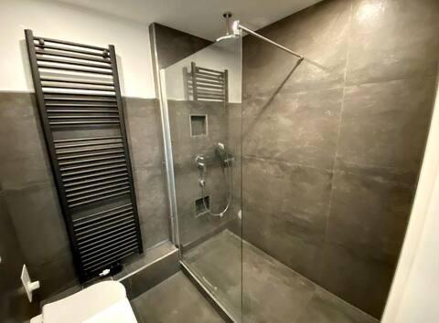 Etagenwohnung Neuss - 2 Zimmer, 70 m&sup2;, 1.300&euro; | Angebot:26424588
