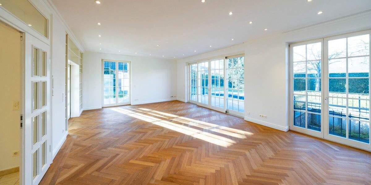 Exklusives Wohnen in Top-Lage von Alt-Meererbusch - Noble Villenhälfte mit hochwertiger Ausstattung 7 zimmer